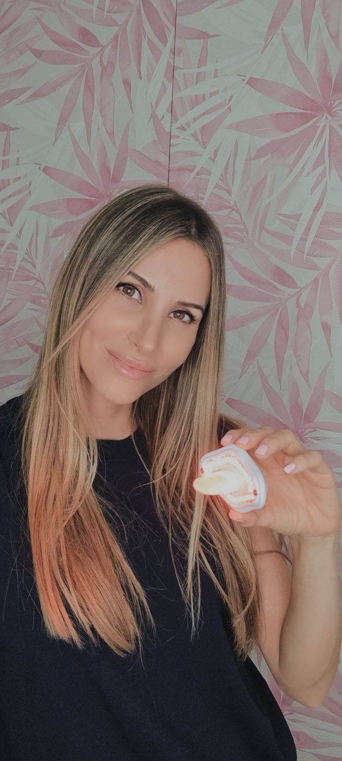 Currentbody Lip Perfector. Dispositivo LED tratamiento para labios. Antiedad, mejora renovación celular, colágeno, volumen, tono, arrugas.