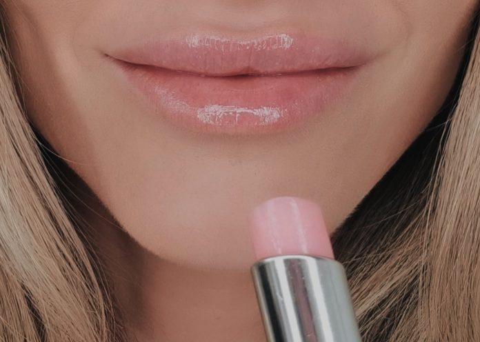 Dior Lip Glow bálsamo labios hidratante con tecnología color reviver balm. Mi opinión del bálsamo Dior Addict Lip Glow.