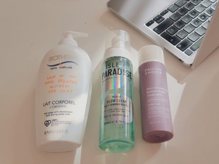 Cuerpo rutina. Productos de cuidado corporal de la piel, hidratación, retinol, antiedad y antienvejecimiento, luz LED.
