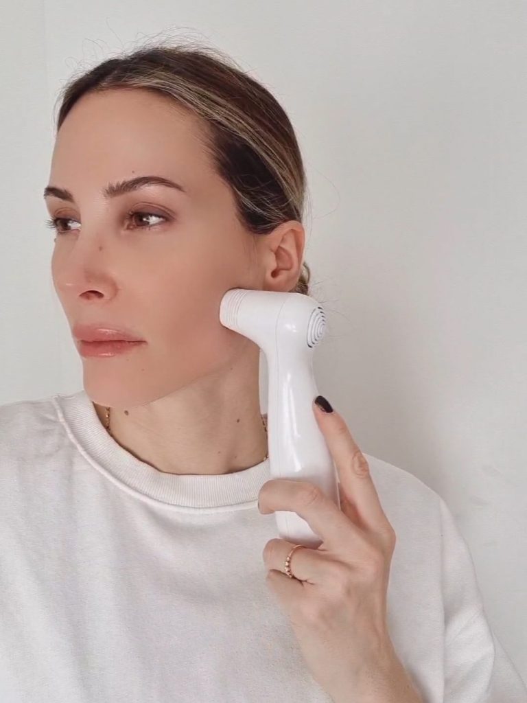 Nira Pro Laser dispositivo láser a domicilio para la piel. Forma colágeno, elastina, borra arrugas, líneas de expresión. Nuevo Nira Laser.