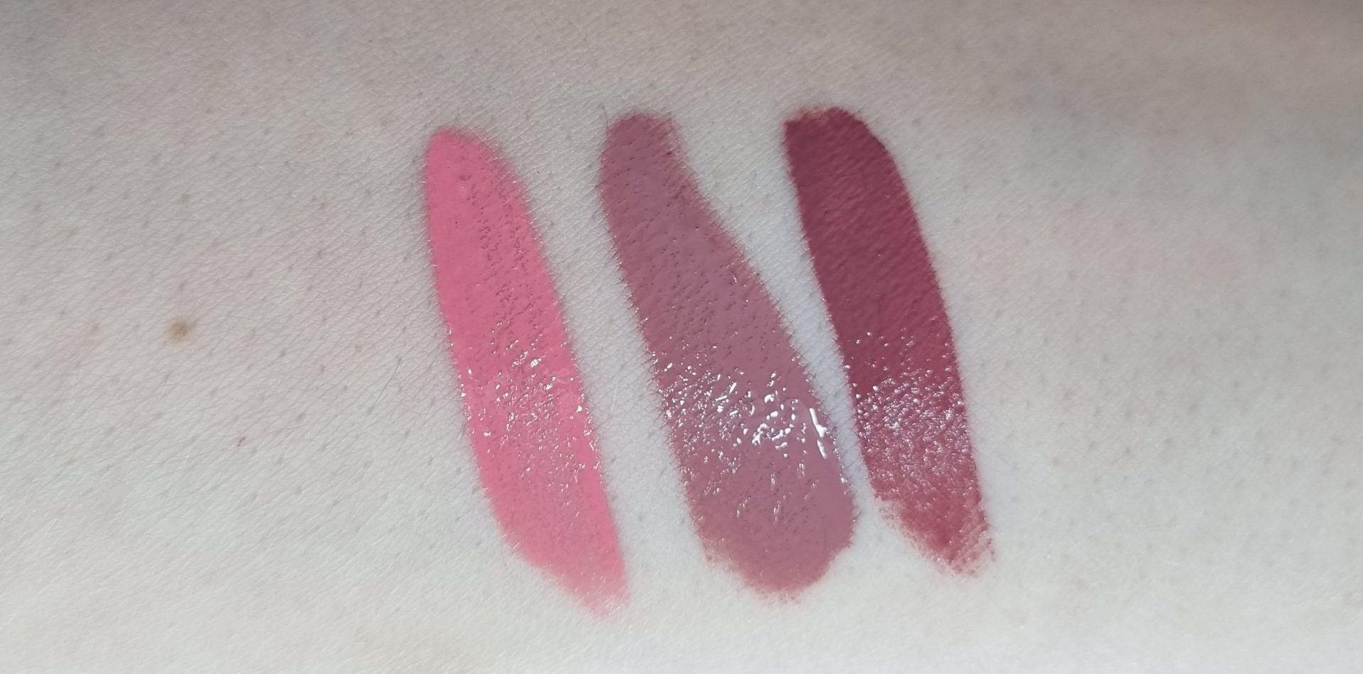 Blush Rare Beauty, el colorete líquido efecto buena cara Srta Palo