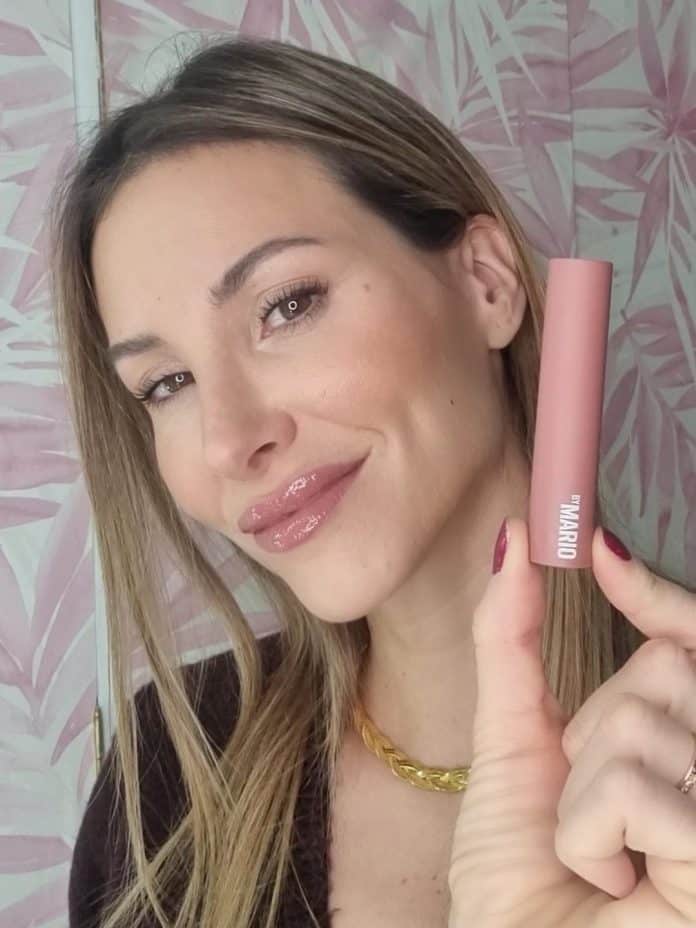 Mi review del bálsamo labial Makeup by Mario Moistureglow. Nutre tus labios con hermosos tonos y deja un impresionante brillo de espejo.