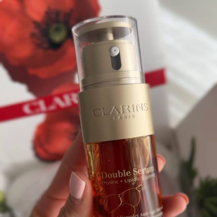Double Serum de Clarins es un imprescindible para el cuidado de la piel. Opiniones del clásico de skincare con fórmula antioxidante. Double Serum de Clarins es un imprescindible para el cuidado de la piel. Opiniones del clásico de skincare con fórmula antioxidante.
