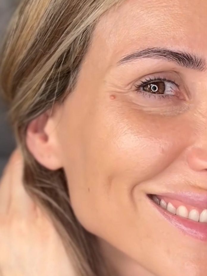 Charlotte Tilbury Flawless Filter es pura magia. Logra una piel impecable y brillo radiante con esta base de maquillaje multifunción.