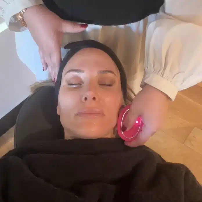 Descubre la rutina facial completa de Foreo con los dispositivos Luna, Bear y UFO, mejora luminosidad y firmeza de tu piel. Código descuento.