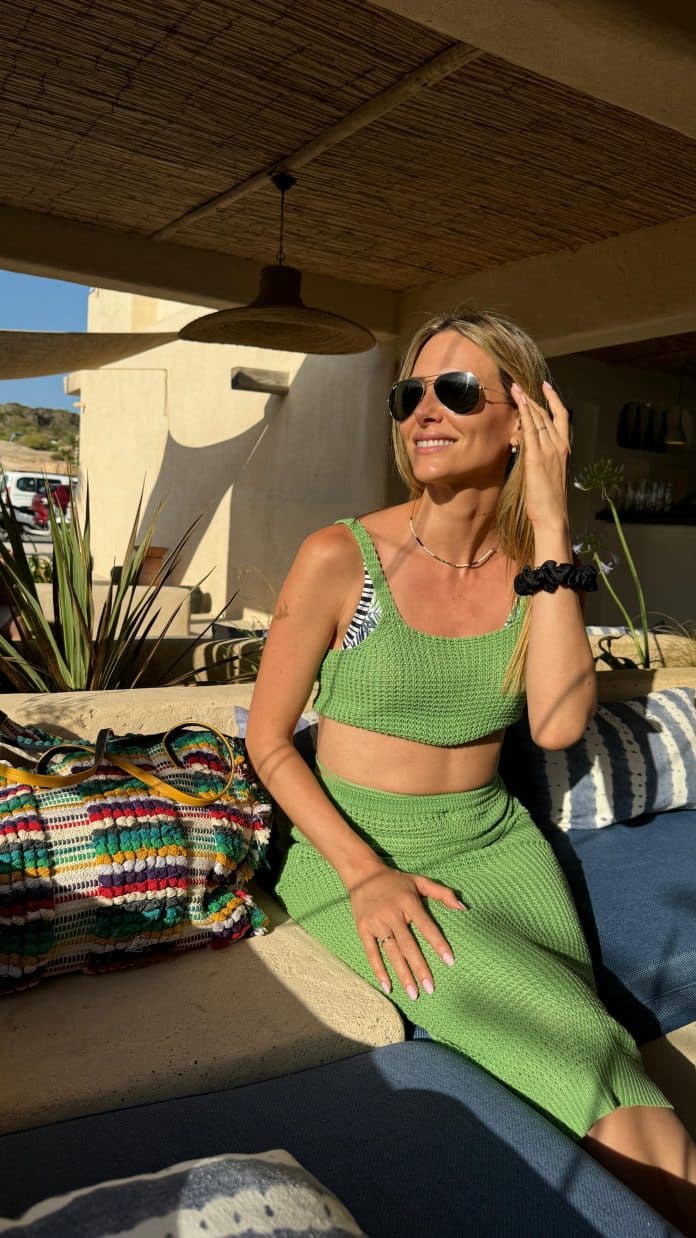 Consigue una piel radiante con una suave rutina de exfoliación facial, perfecta para verano. Di hola a una tez radiante.